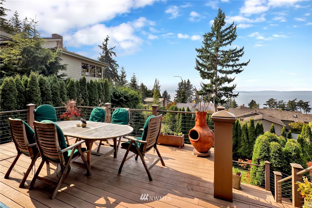 632 Fieldston Road Bellingham, WA 98225 - Photo 18 of 40 a view of a chairs and table in patio