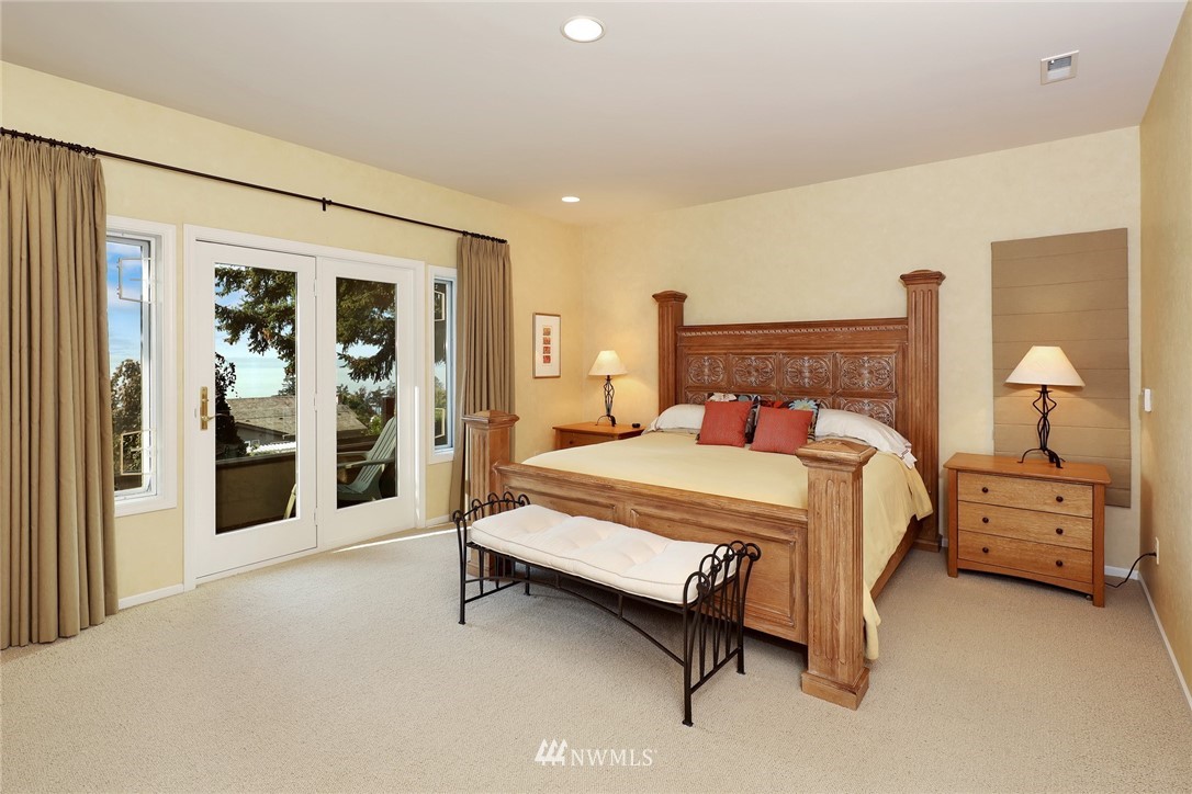 632 Fieldston Road Bellingham, WA 98225 - Photo 20 of 40 a bed room with a bed and a large window