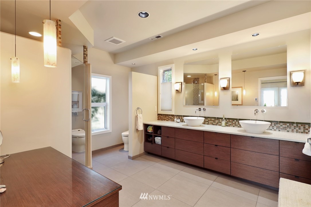 632 Fieldston Road Bellingham, WA 98225 - Photo 23 of 40 a spacious bathroom with a granite countertop sink mirror and a