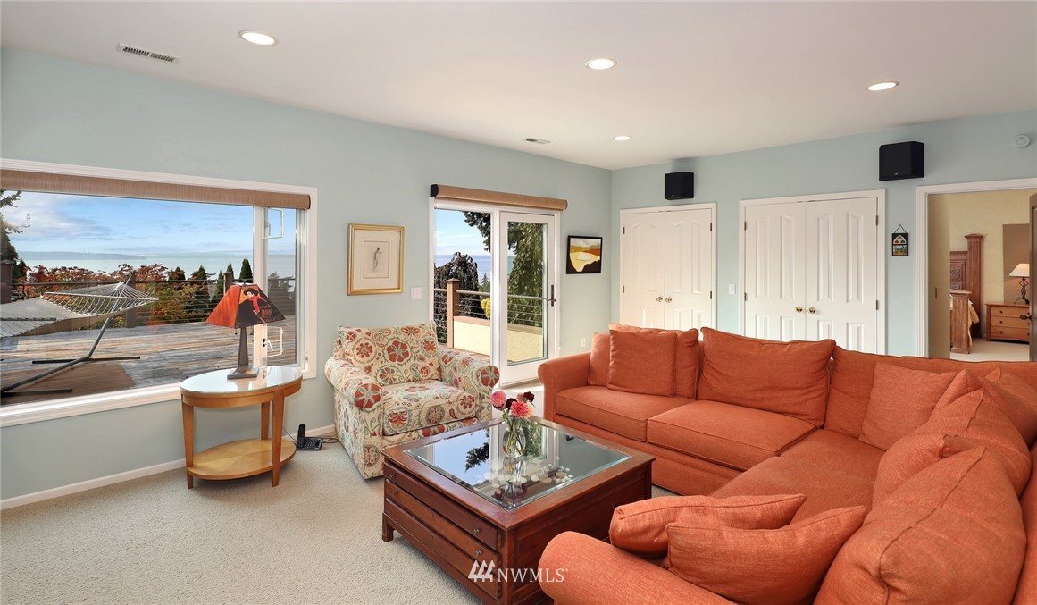 632 Fieldston Road Bellingham, WA 98225 - Photo 25 of 40 a living room with furniture and a large window
