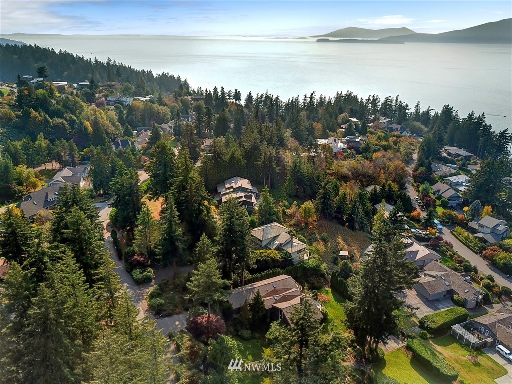 632 Fieldston Road Bellingham, WA 98225 - Photo 32 of 40 a view of lake and mountain