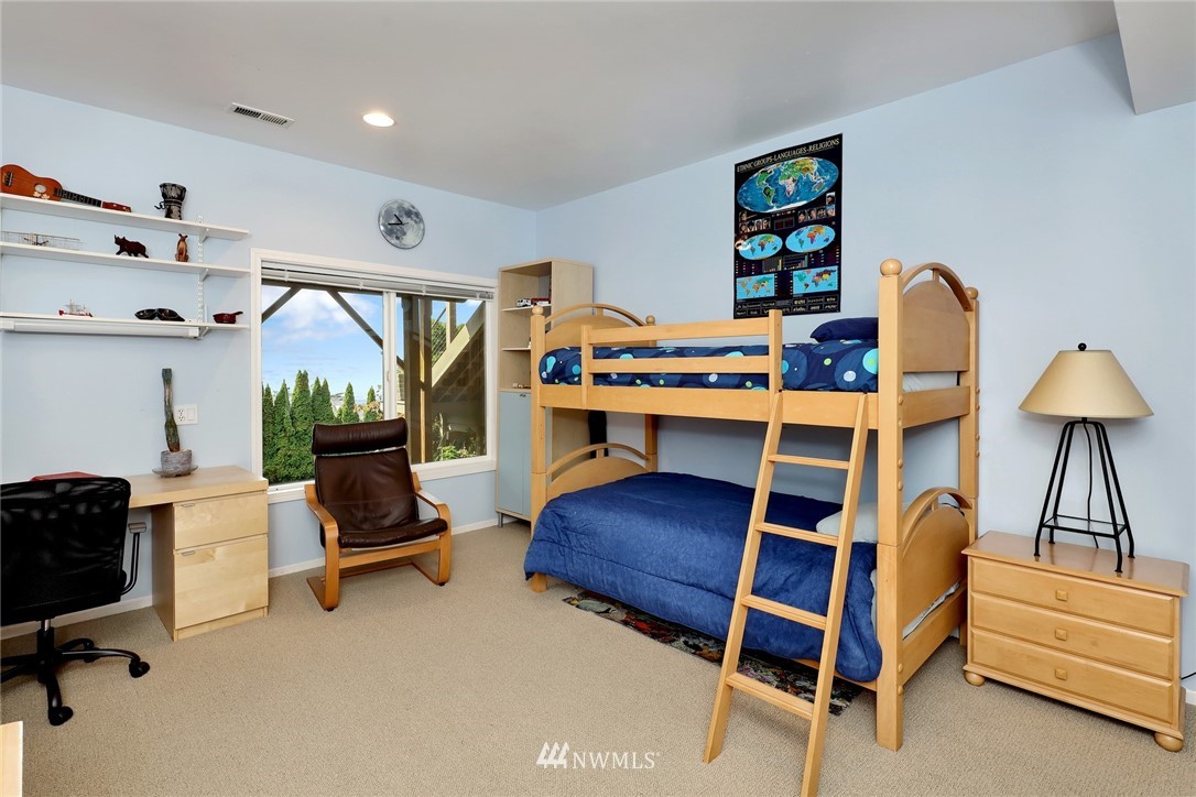 632 Fieldston Road Bellingham, WA 98225 - Photo 35 of 40 a room with furniture and white walls