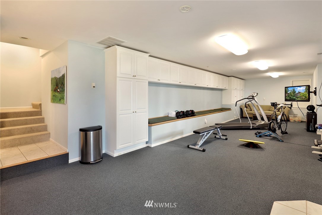 632 Fieldston Road Bellingham, WA 98225 - Photo 38 of 40 a view of a room with gym equipment