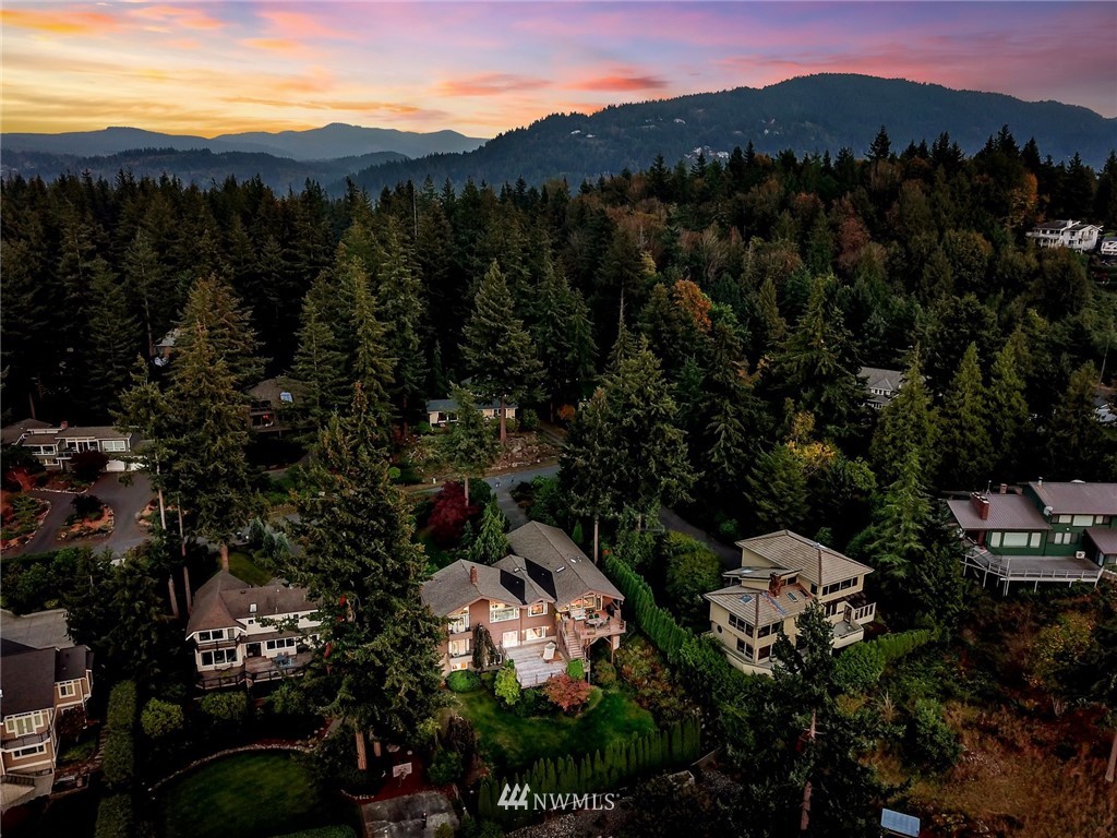 632 Fieldston Road Bellingham, WA 98225 - Photo 39 of 40 a view of city and mountain