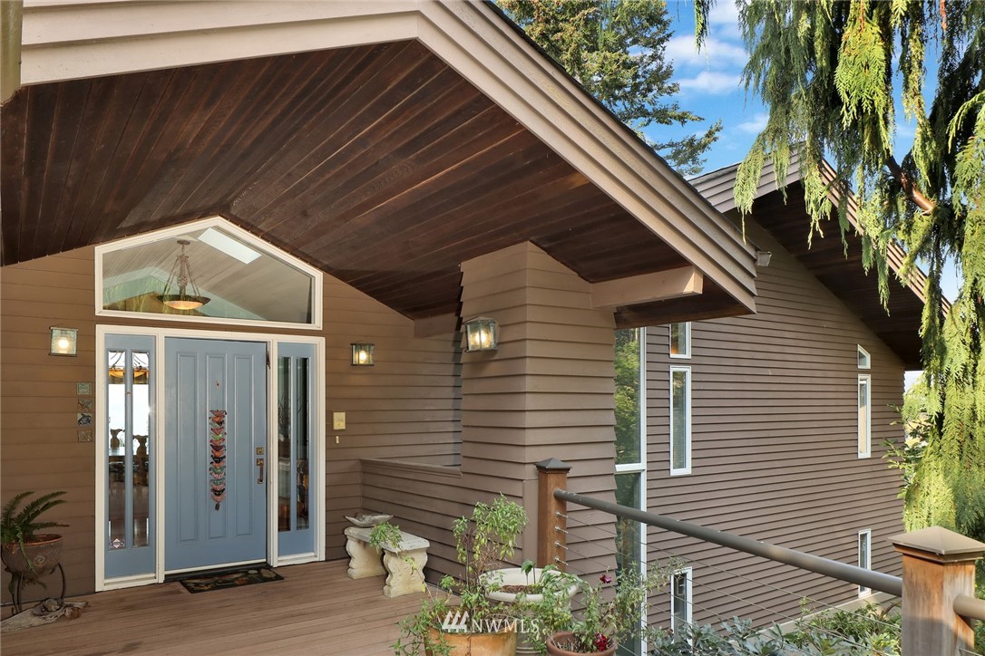 632 Fieldston Road Bellingham, WA 98225 - Photo 5 of 40 a front view of a house with a tree