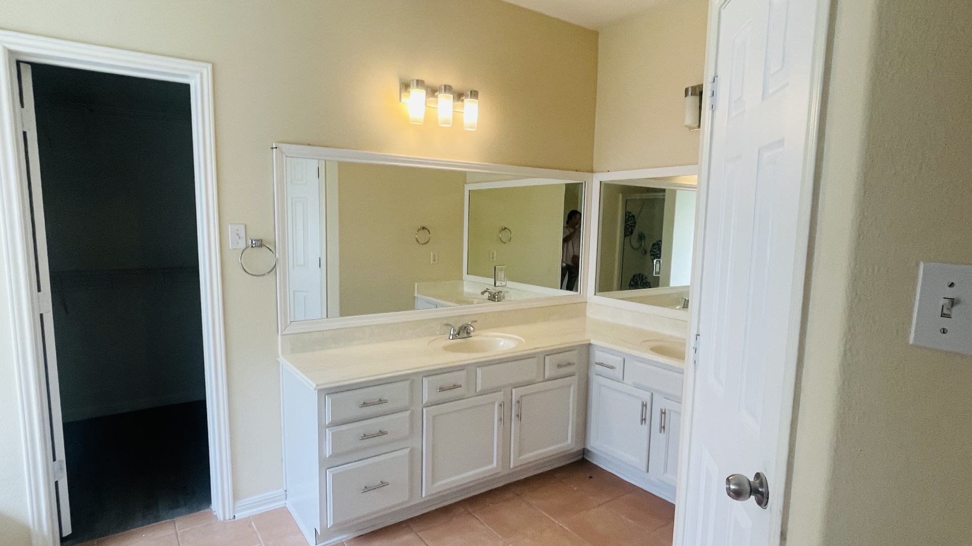 6805 Cromarty Lane Austin, TX 78754 - Photo 14 of 18 a spacious bathroom with a granite countertop sink a mirror and a