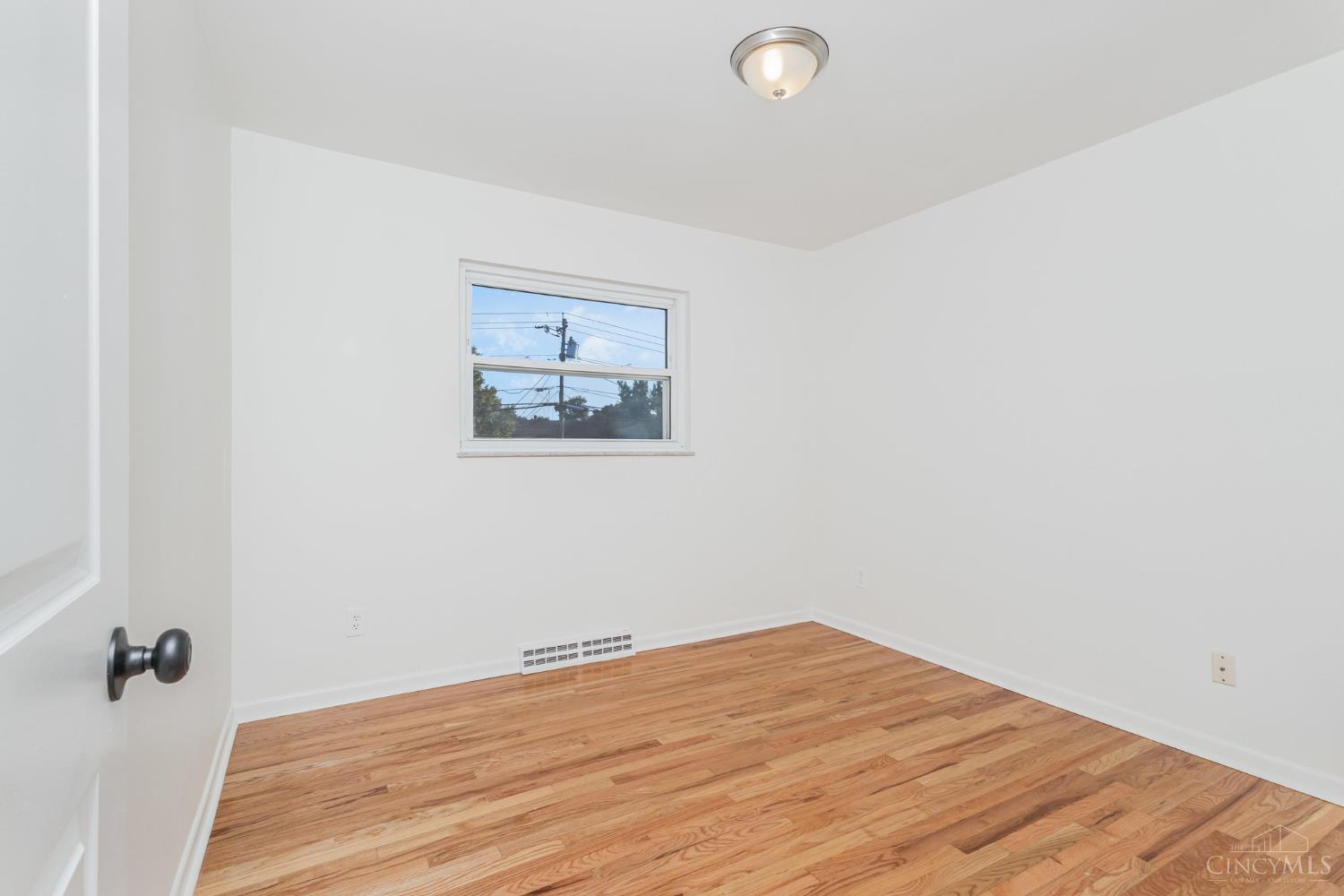 5768 Lawrence Road Cincinnati, OH 45248 - Photo 14 of 25