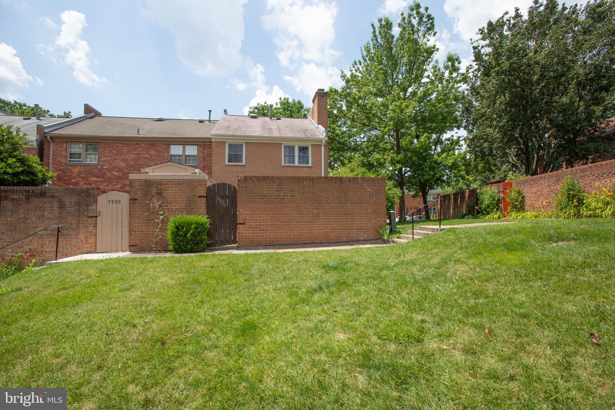 5992 Queenston Street Springfield, VA 22152 - Photo 2 of 41 Gallery Image 2