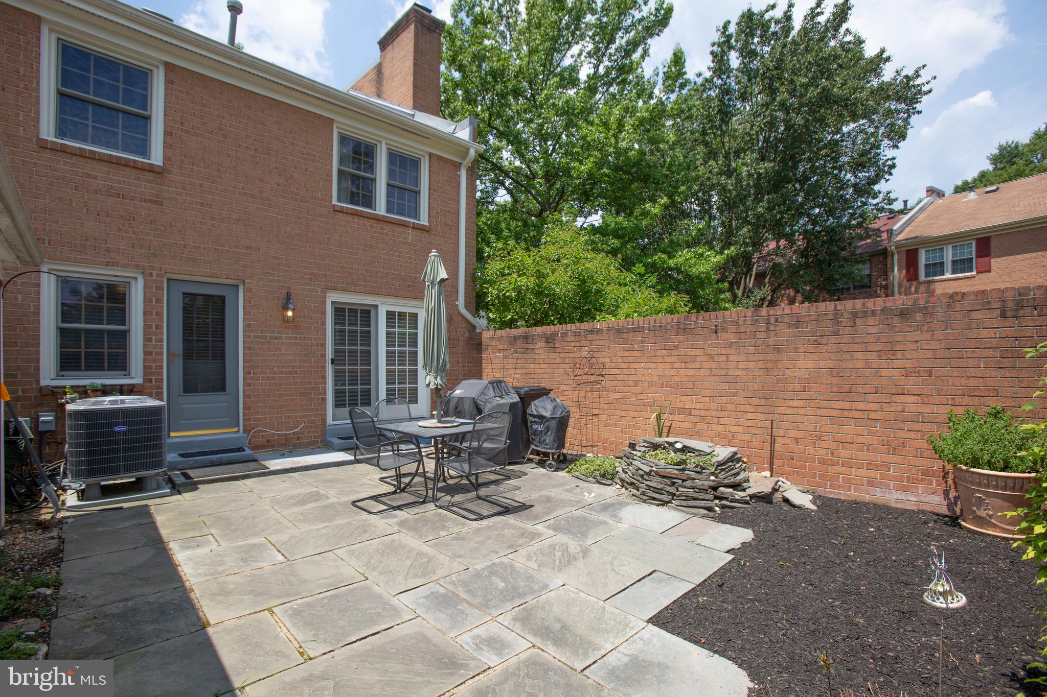 5992 Queenston Street Springfield, VA 22152 - Photo 4 of 41 Gallery Image 4