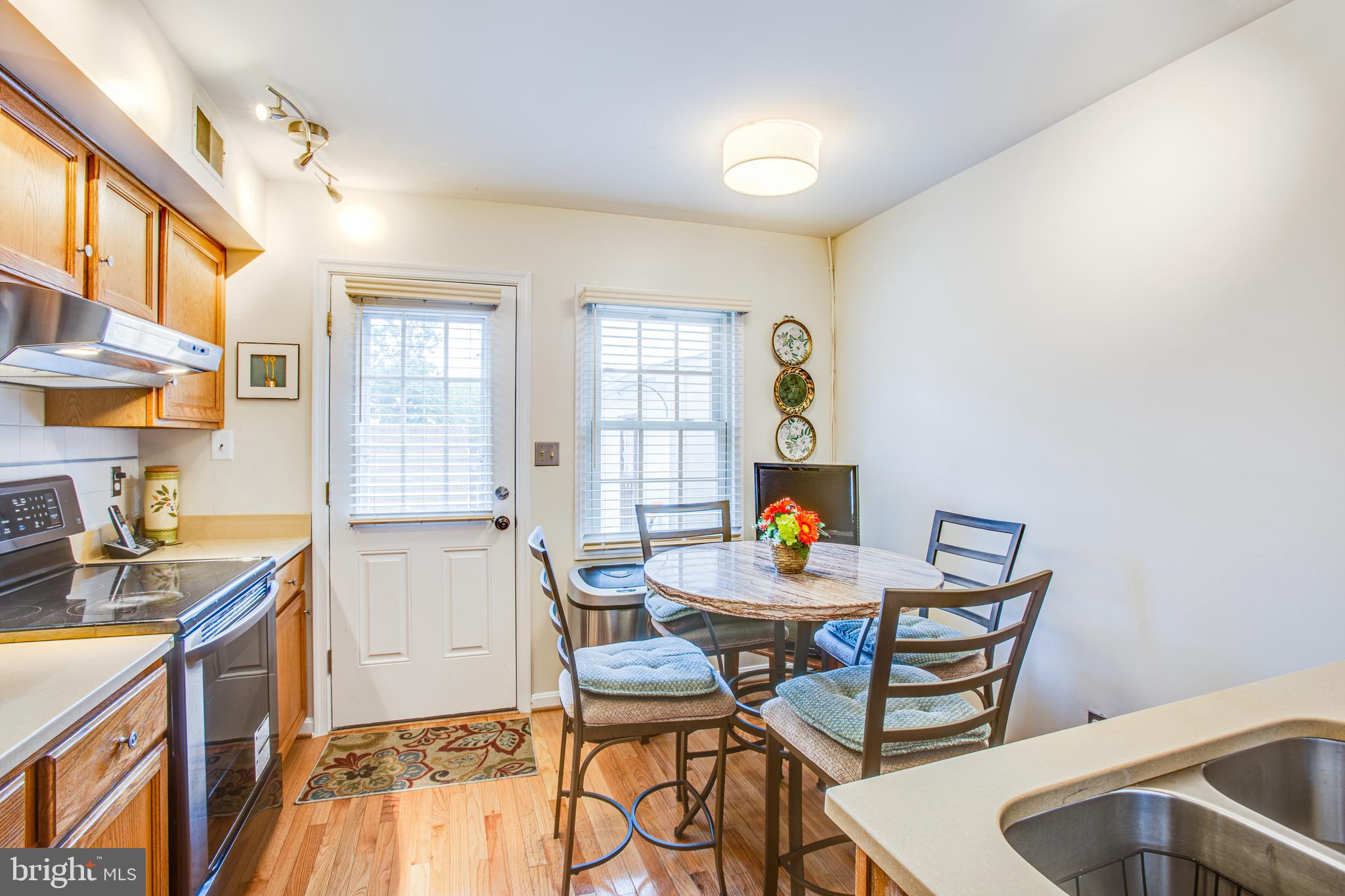 5992 Queenston Street Springfield, VA 22152 - Photo 10 of 41 Gallery Image 10