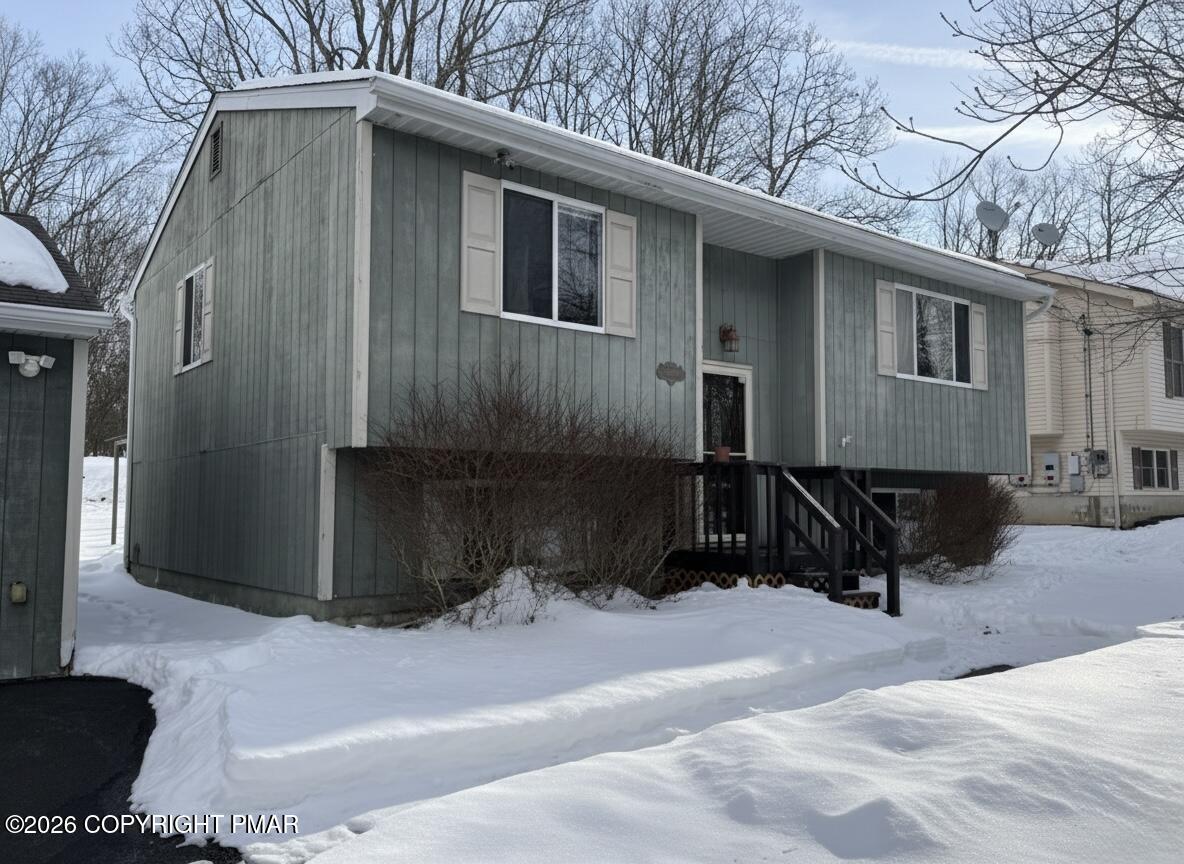 1152 Steele Circle Bushkill, PA 18324 - Photo 2 of 17 Front
