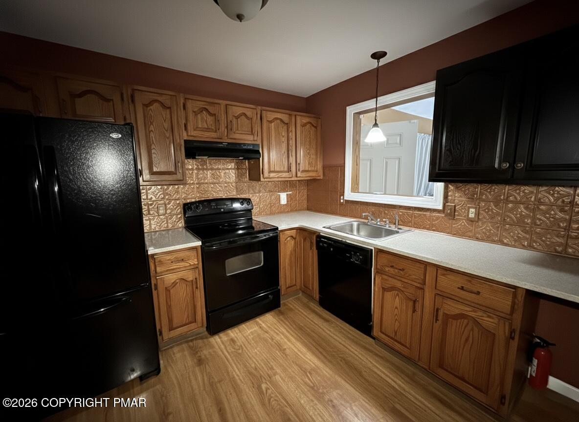 1152 Steele Circle Bushkill, PA 18324 - Photo 7 of 17 Kitchen