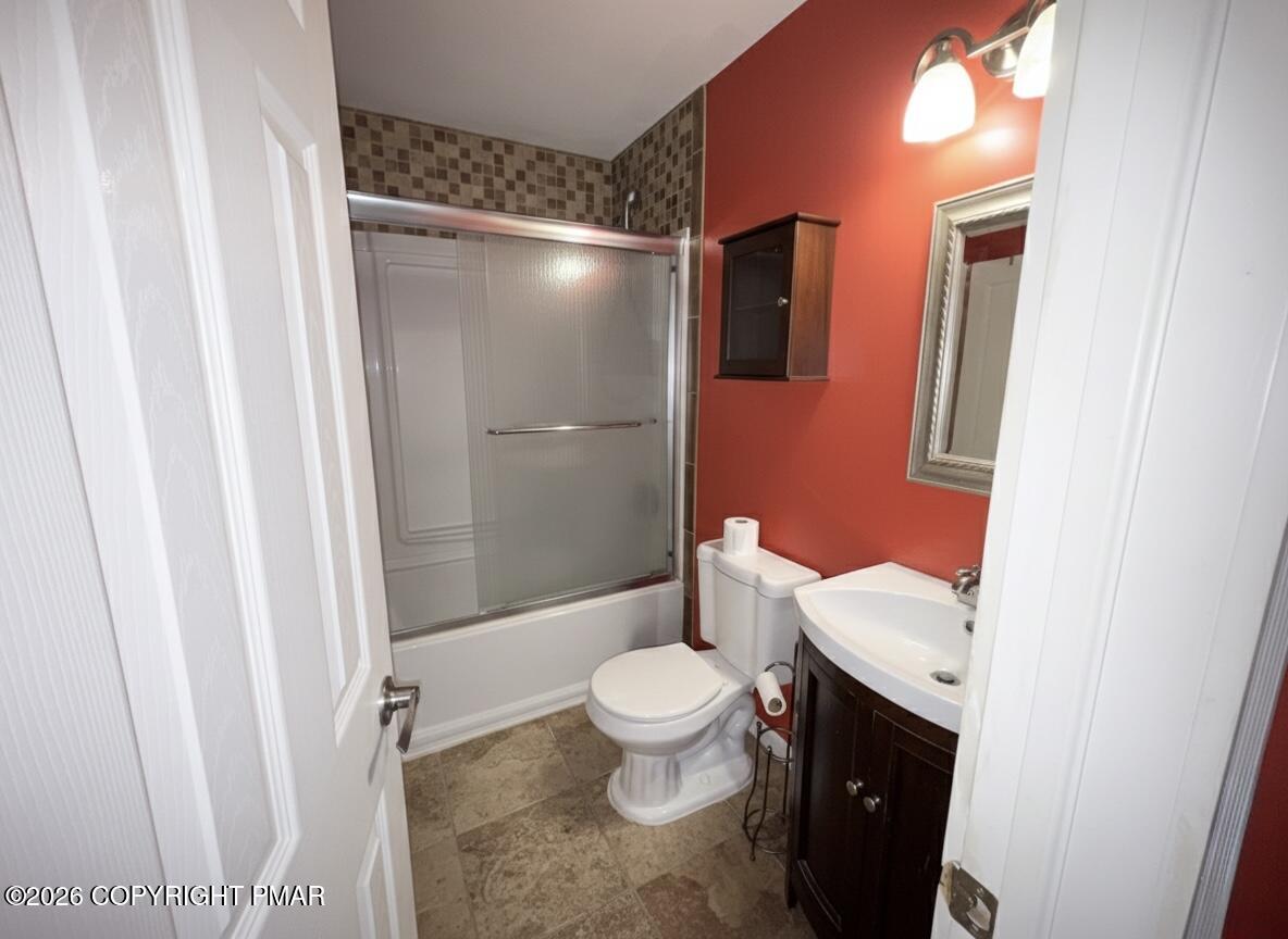 1152 Steele Circle Bushkill, PA 18324 - Photo 10 of 17 Full bathroom 1