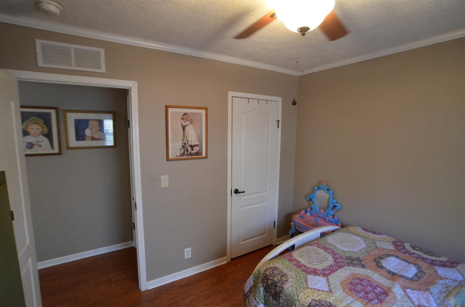 179 Kings Cemetery Road Irvine, KY 40336 - Photo 17 of 53 Crown molding!