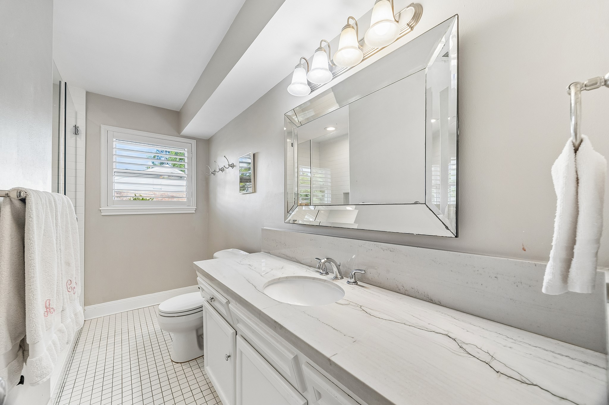 12615 Taylorcrest Road Houston, TX 77024 - Photo 25 of 29 Large bathroom upstairs.