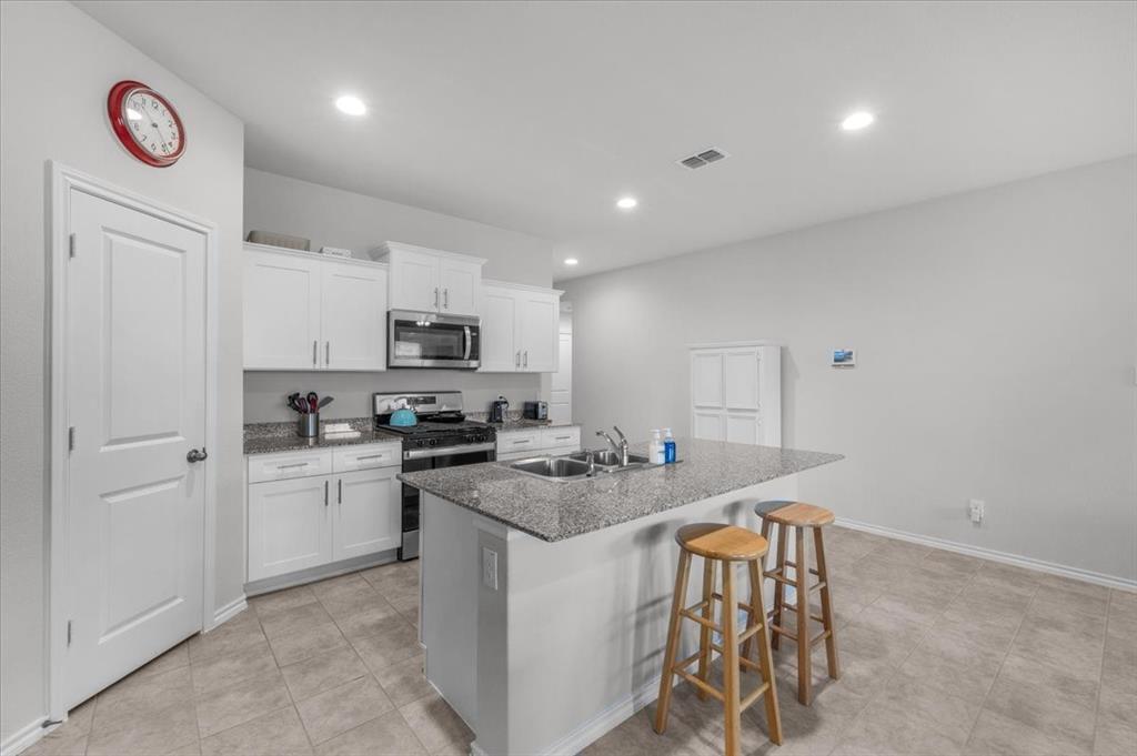 513 Derby Lane Springtown, TX 76082 - Photo 4 of 28