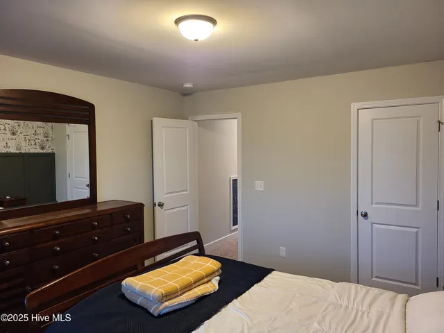 $2,100 | 356 Zonnie Lane, Hampstead, NC 28443