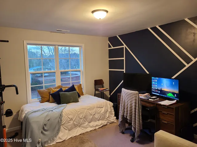 $2,100 | 356 Zonnie Lane, Hampstead, NC 28443