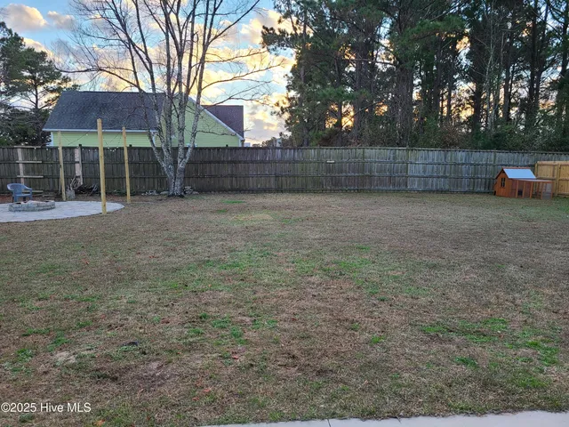 $2,100 | 356 Zonnie Lane, Hampstead, NC 28443