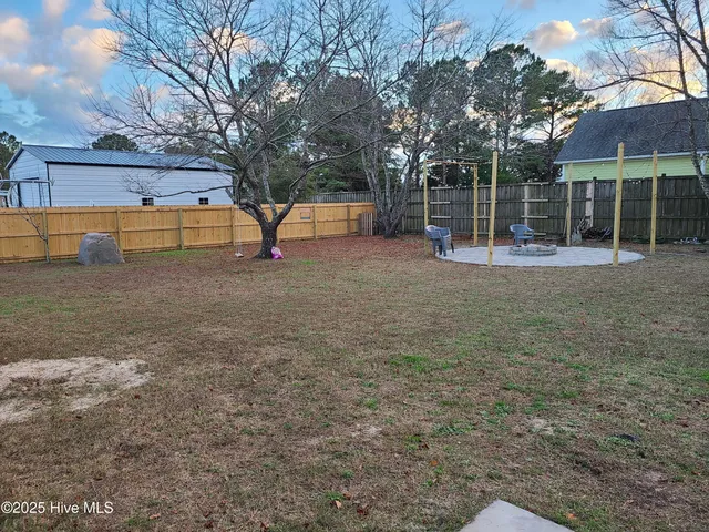 $2,100 | 356 Zonnie Lane, Hampstead, NC 28443