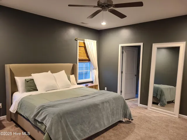 $2,100 | 356 Zonnie Lane, Hampstead, NC 28443