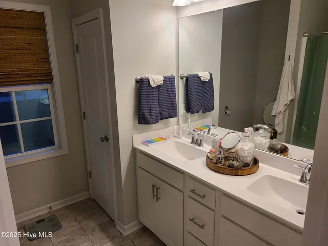 $2,100 | 356 Zonnie Lane, Hampstead, NC 28443