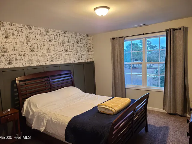 $2,100 | 356 Zonnie Lane, Hampstead, NC 28443