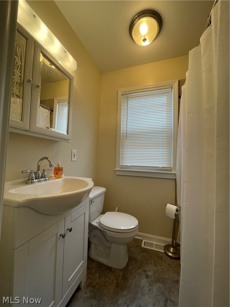 29317 Oakdale Road Willowick, OH 44095 - Photo 12 of 33 Main Bath