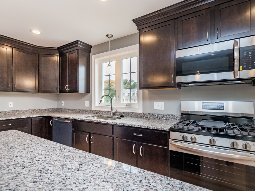 83 Mink Run Road Wilmington, MA 01887 - Photo 4 of 21 Gallery Image 4