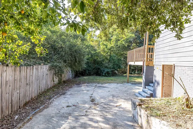 a view of a backyard with pathway