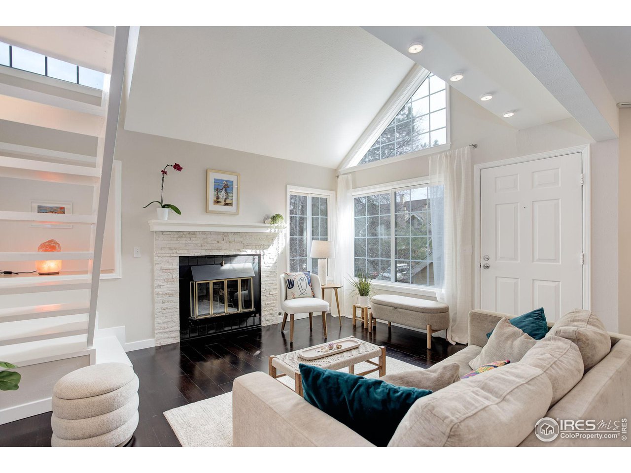 Bright, Open concept living- great for entertaining!