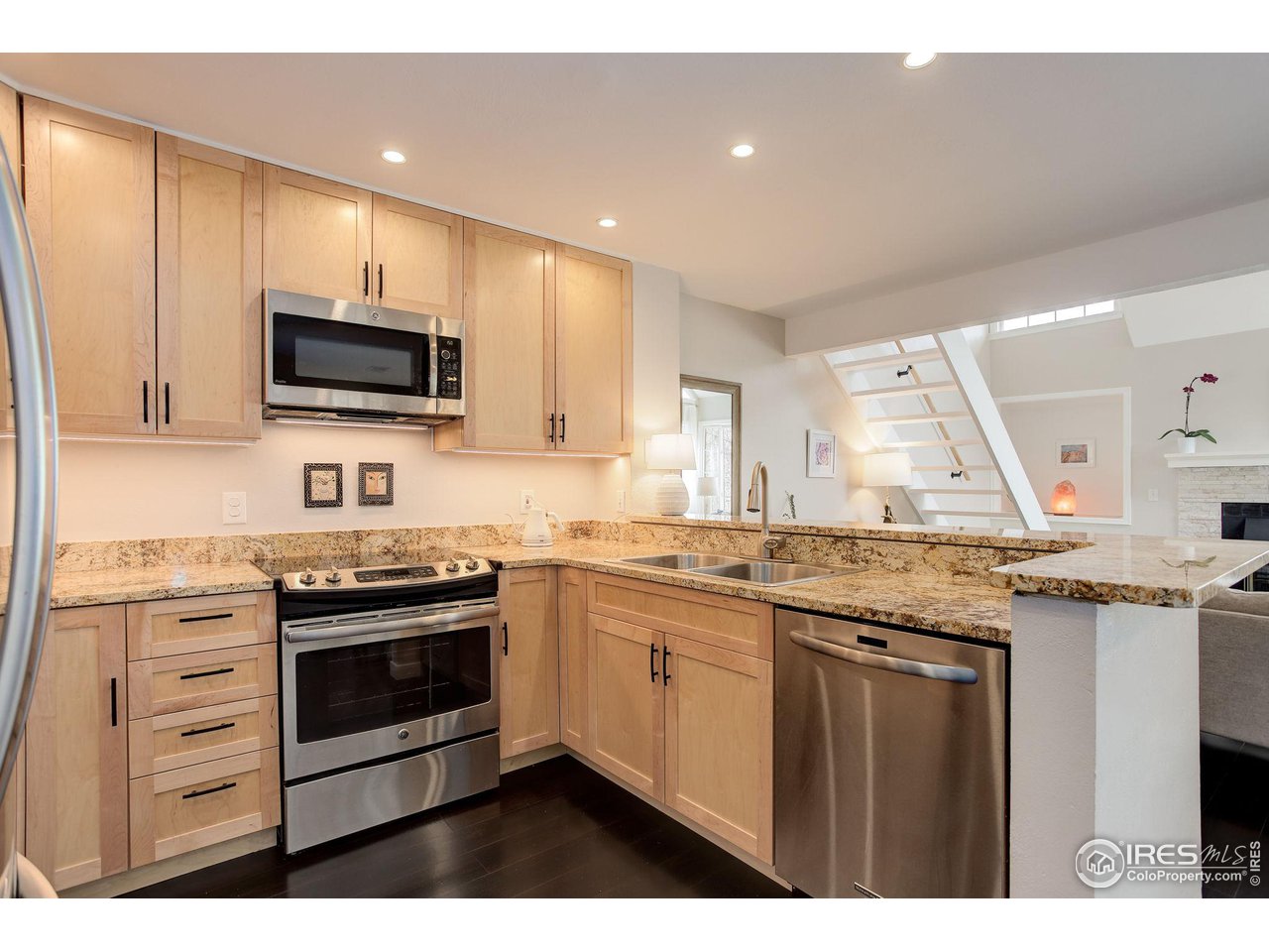 fully updated kitchen- granite countertops, custom cabintry, high end stainless steel appliances
