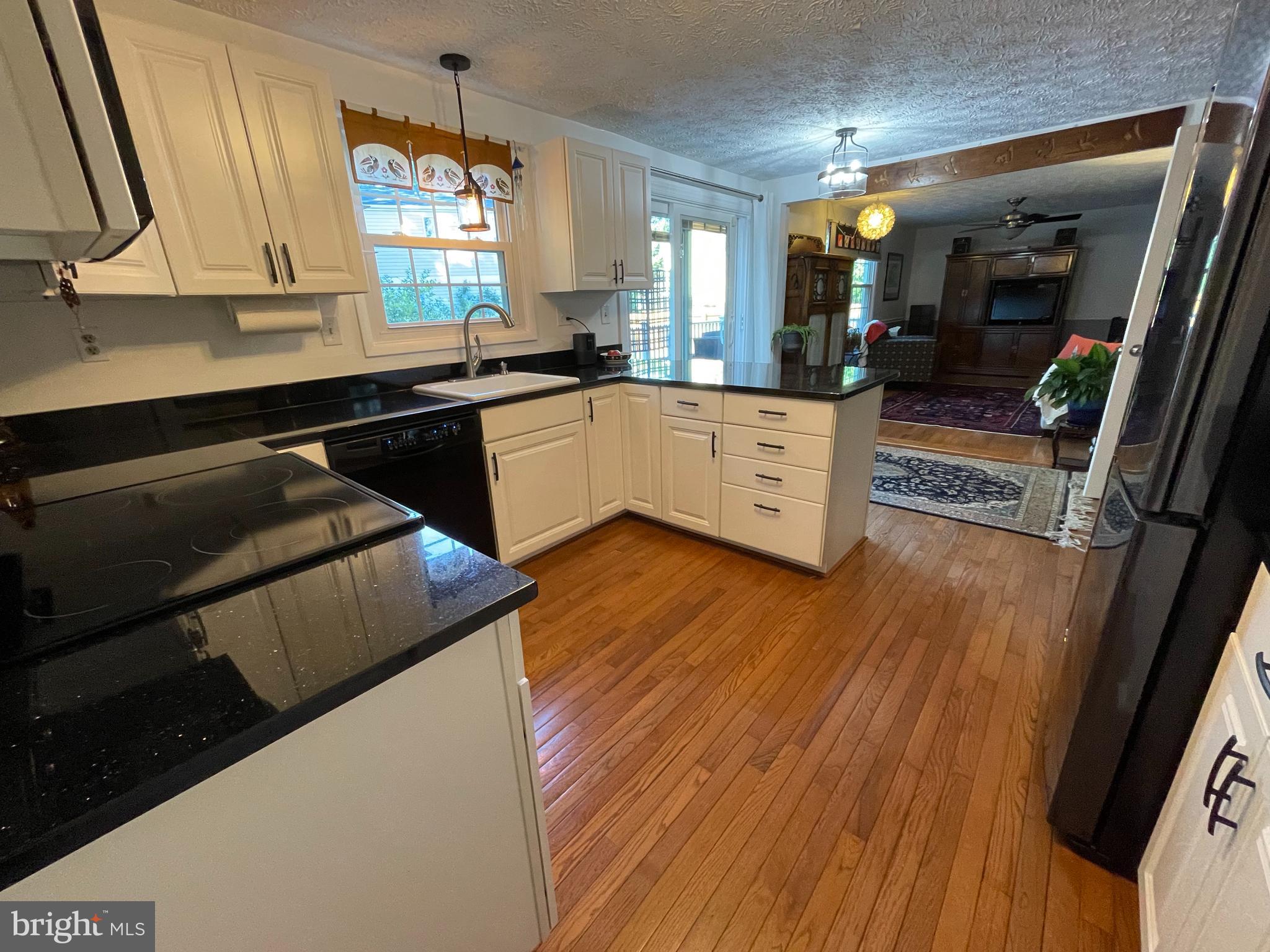 8271 Raindrop Way Springfield, VA 22153 - Photo 13 of 53 Gallery Image 13
