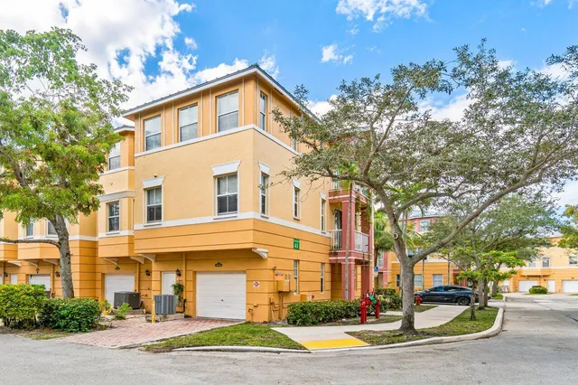 $350,000 | 4104 Shoma Drive, Royal Palm Beach, FL 33414