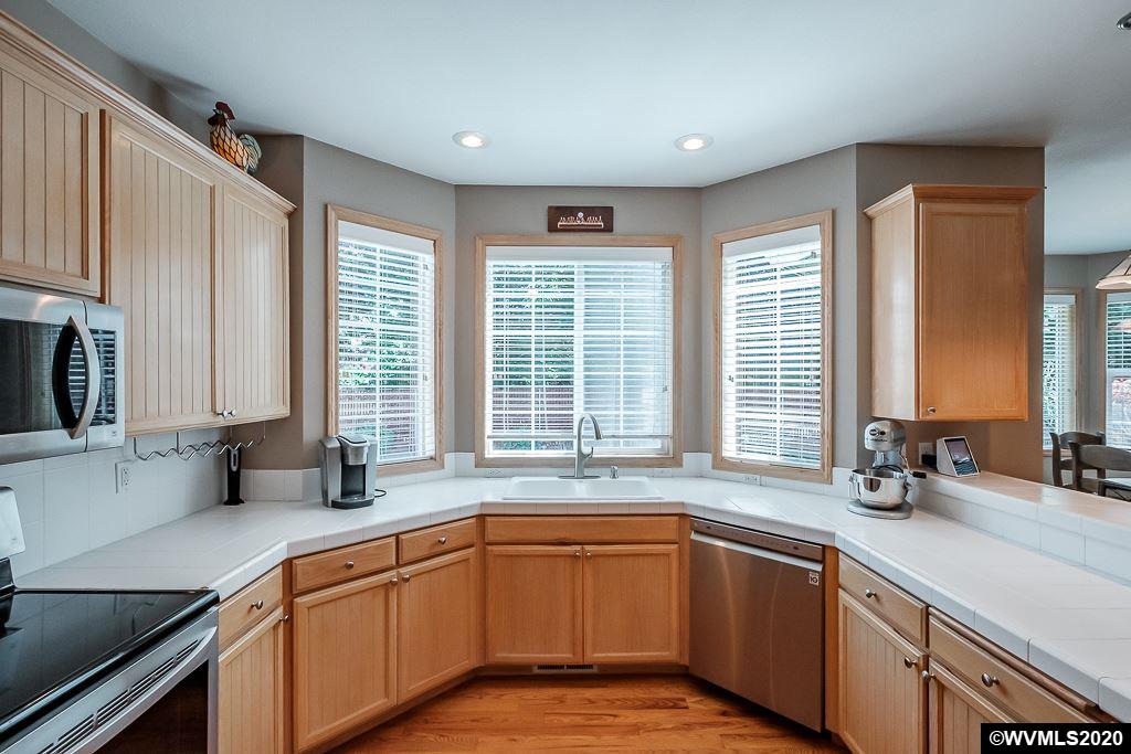 2041 Chase Loop Southwest Albany, OR 97321 - Photo 11 of 42 Gallery Image 11