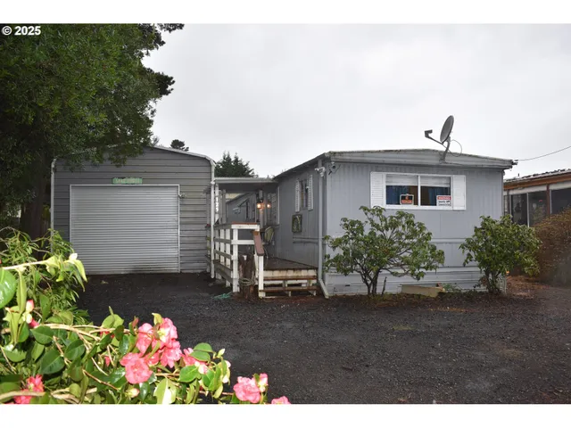 $209,000 | 125 North 4th Street, Lakeside, OR 97449