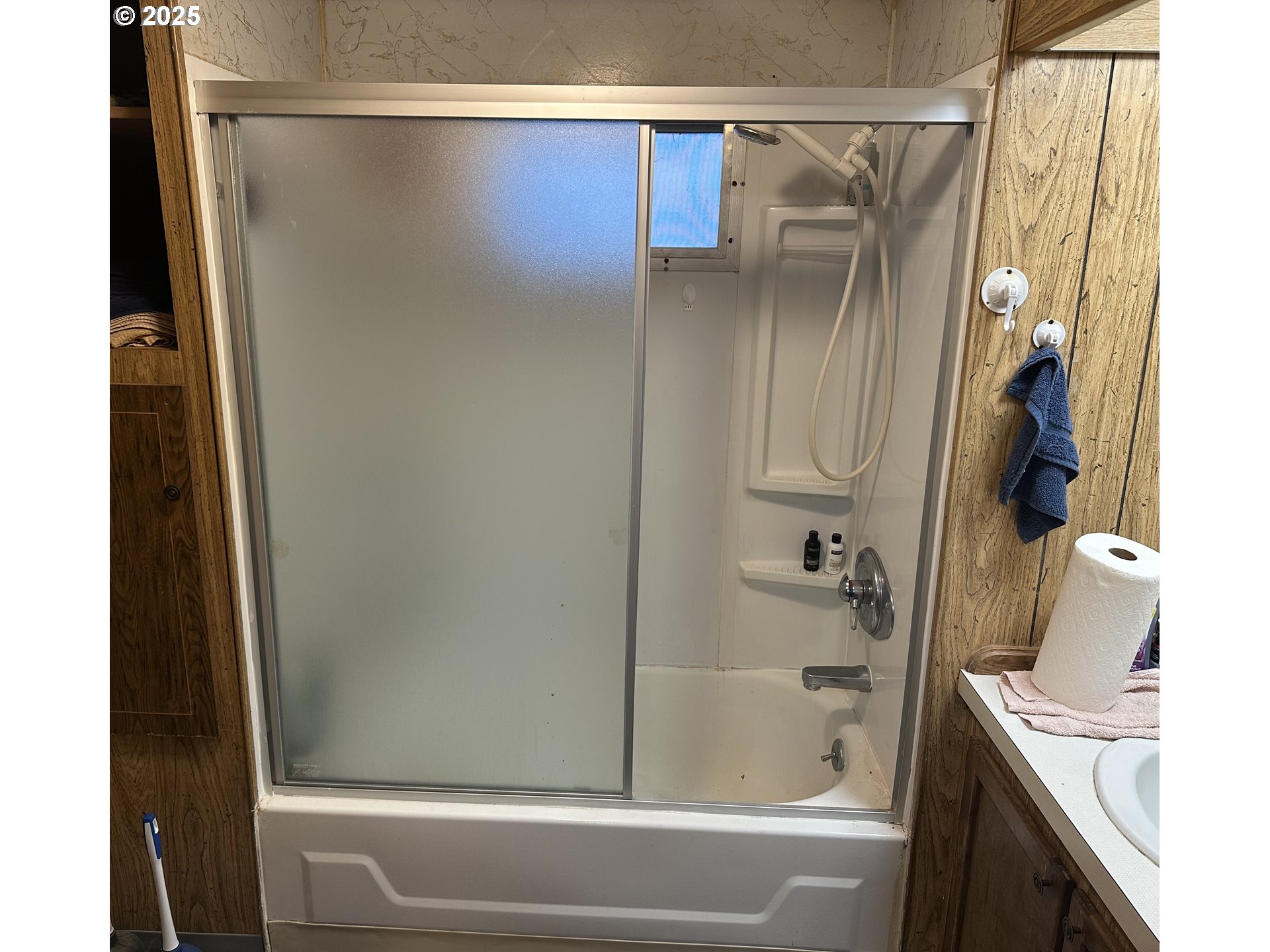 125 North 4th Street Lakeside, OR 97449 - Photo 18 of 39 a bathroom with a shower and a tub