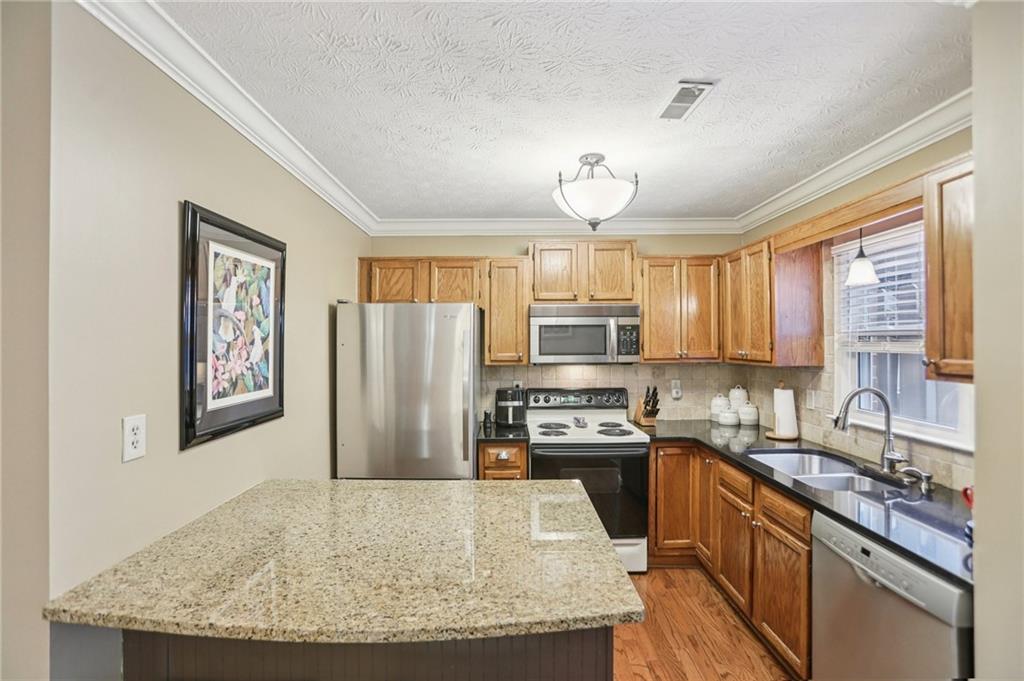 4166 Oakwood Way Duluth, GA 30096 - Photo 12 of 46