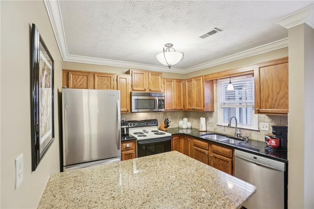 4166 Oakwood Way Duluth, GA 30096 - Photo 13 of 46