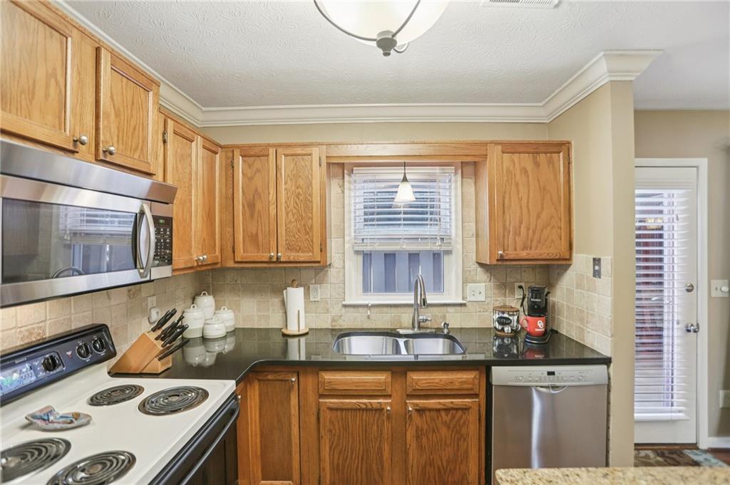 4166 Oakwood Way Duluth, GA 30096 - Photo 15 of 46