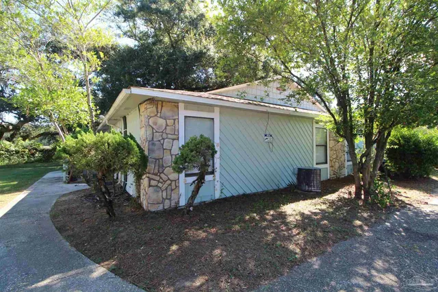 $1,095 | 6810 Tiki Lane, Unit 4, Pensacola, FL 32503