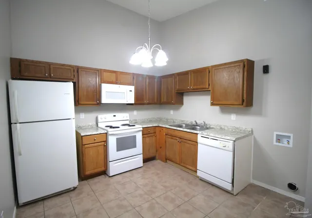 $1,095 | 6810 Tiki Lane, Unit 4, Pensacola, FL 32503