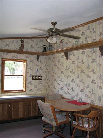 154 Great Road, Unit 4 Shirley, MA 01464 - Photo 7 of 16 a dining room with a table and chairs