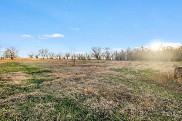 $599,999 | 2735 East 3300 N Road, Twin Falls, ID 83301