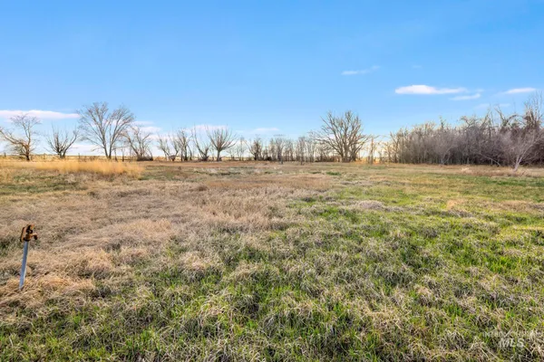$599,999 | 2735 East 3300 N Road, Twin Falls, ID 83301