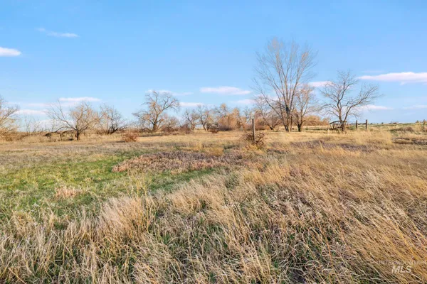 $599,999 | 2735 East 3300 N Road, Twin Falls, ID 83301