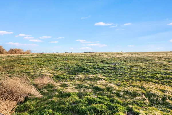 $599,999 | 2735 East 3300 N Road, Twin Falls, ID 83301