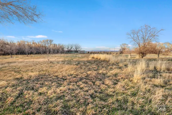 $599,999 | 2735 East 3300 N Road, Twin Falls, ID 83301