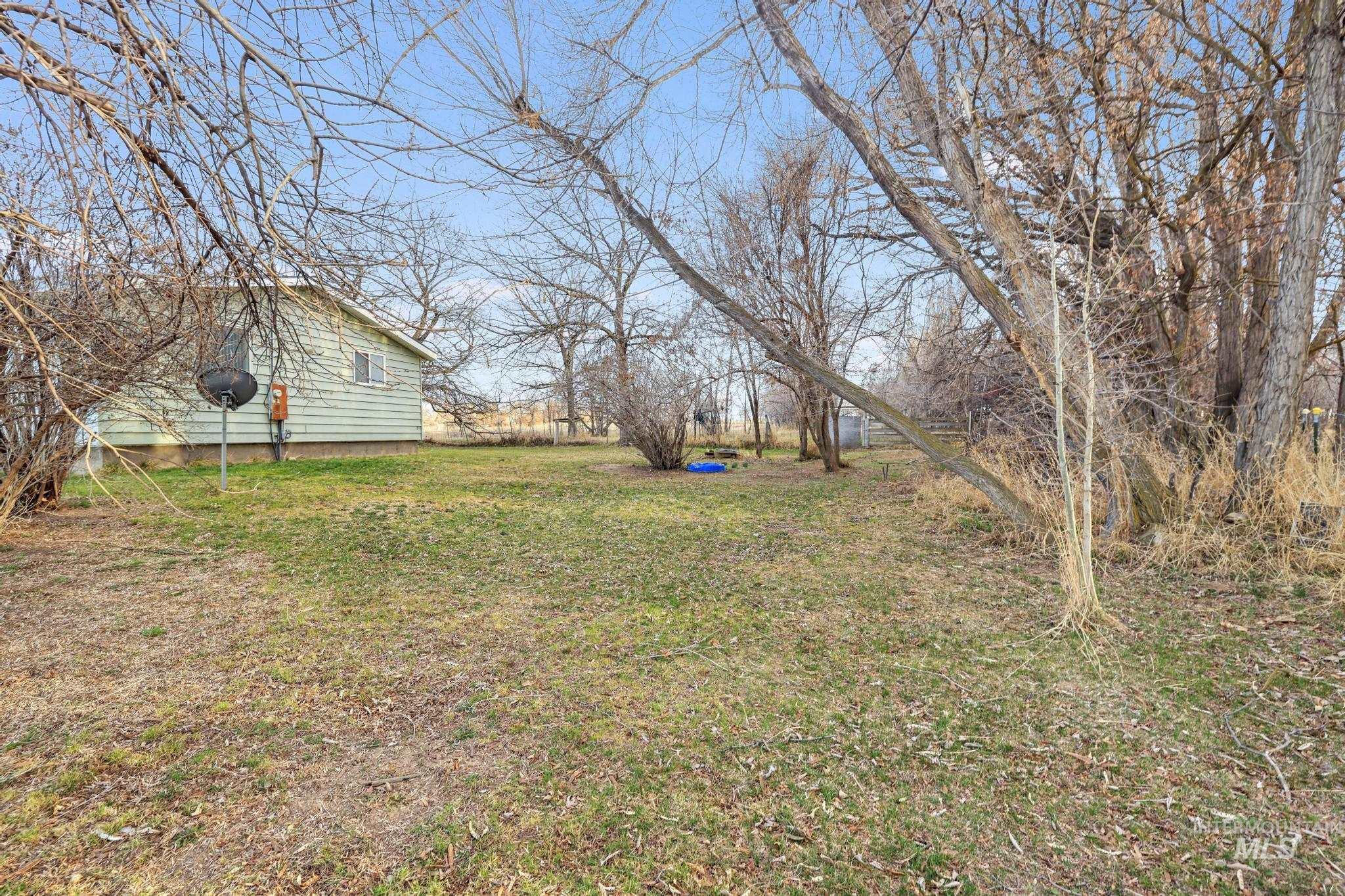 2735 East 3300 N Road Twin Falls, ID 83301 - Photo 3 of 24 View of green lawn