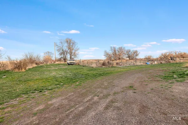 $599,999 | 2735 East 3300 N Road, Twin Falls, ID 83301